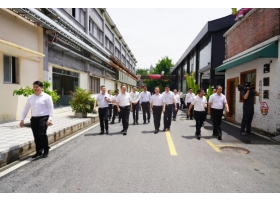 湛江市黨政代表團赴佛山市考察——廣東省副省長、湛江市委書記劉紅兵先生率考察團蒞臨紅獅陶瓷總部參觀調(diào)研